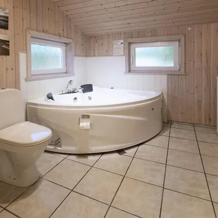 Prázdninový dům Ljuben - 1-1km From The Sea By Interhome *