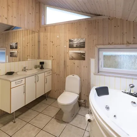 Prázdninový dům Ljuben - 1-1km From The Sea By Interhome